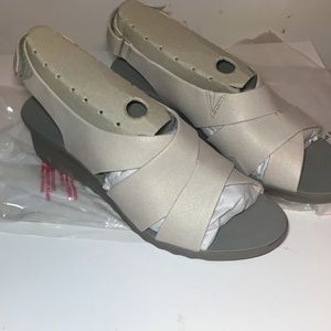 Clark’s cloud steppers new in box 10 wide